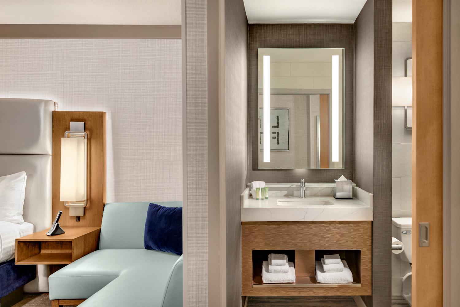 Elevate Queen Bathroom 2